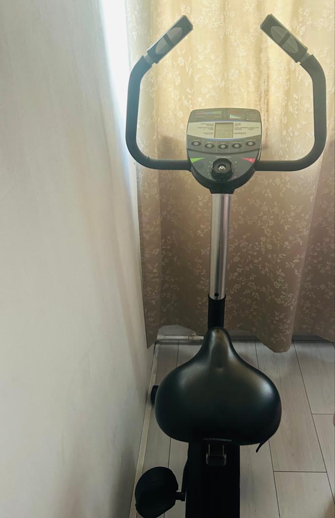 Hometrainer - Perfecte staat, verstelbare weerstand, Sport en Fitness, Fitnessapparatuur, Zo goed als nieuw, Hometrainer, Benen