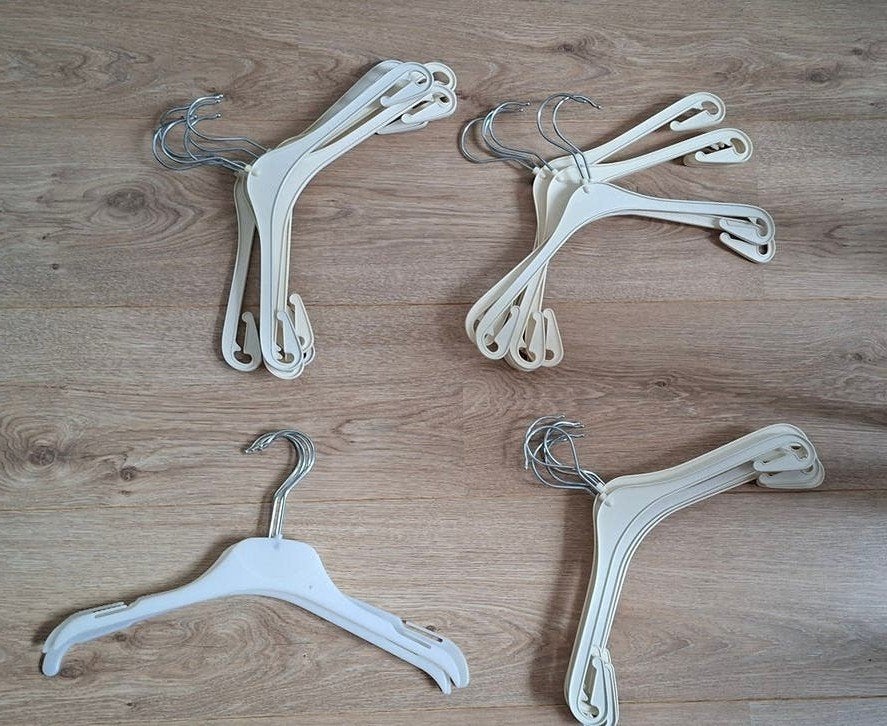 22 kinder kledinghangers, Ophalen of Verzenden, Kunststof, Kinderen