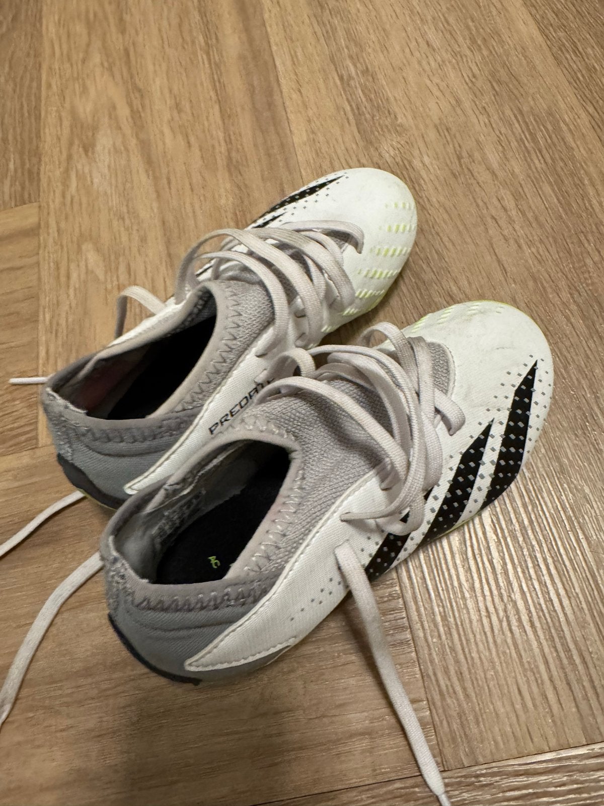 Adidas Predator Voetbalschoenen Kind - Maat 30,5, Sport en Fitness, Voetbal, Gebruikt, Verzenden, Maat XS of kleiner, Schoenen