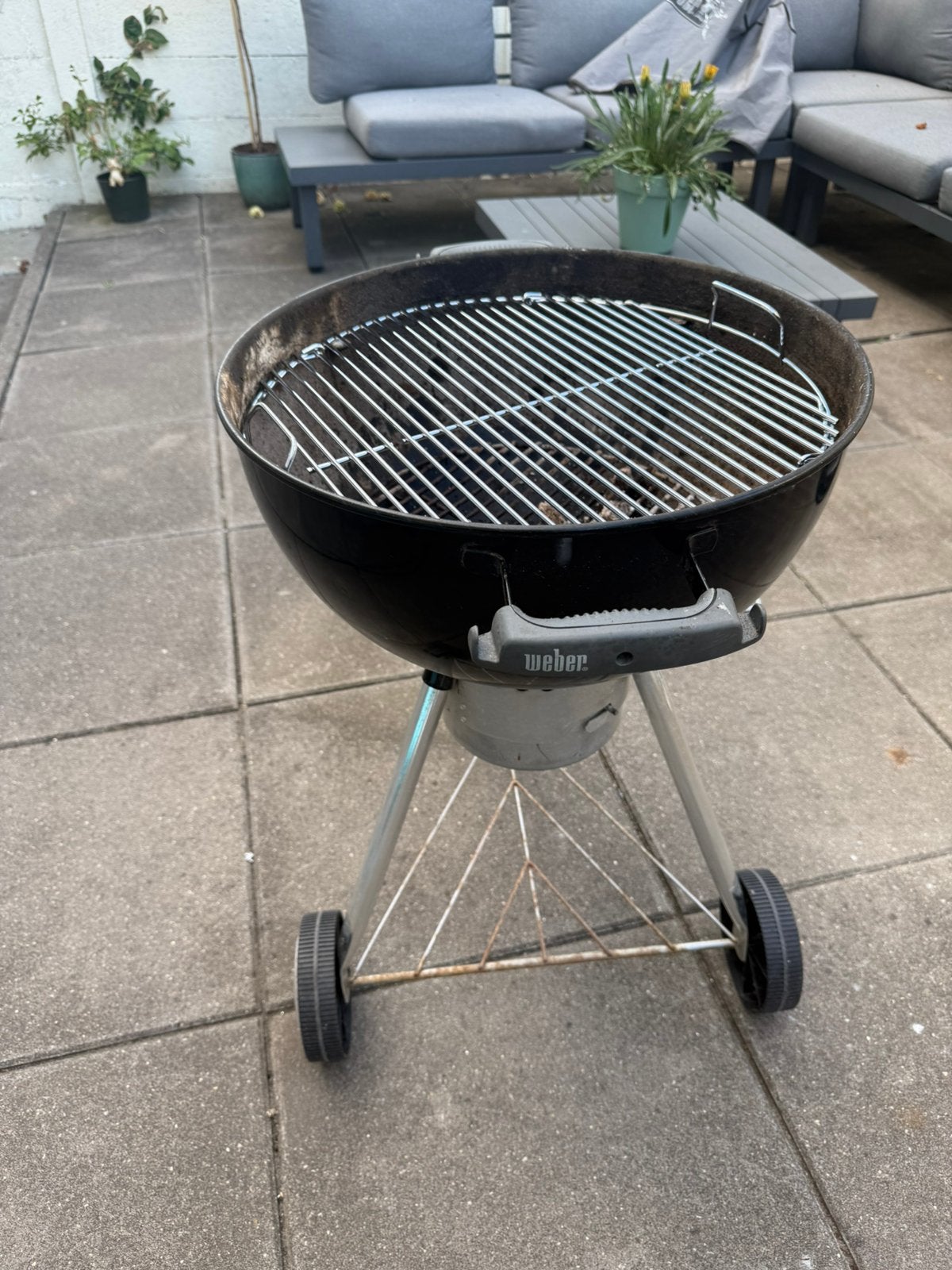 Weber Master-Touch 47 cm + 2 NIEUWE roosters, Tuin en Terras, Houtskoolbarbecues, Ophalen, Zo goed als nieuw, Met accessoires