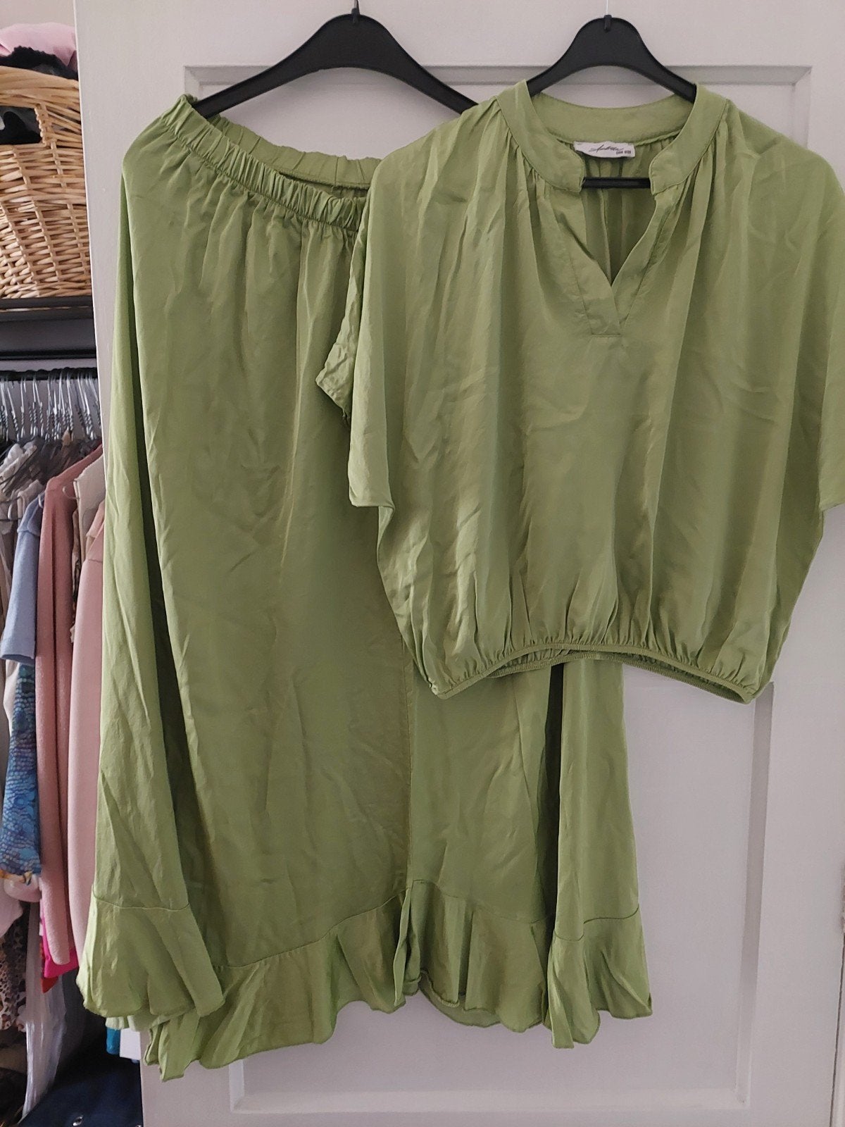 Ambika One Size Groen Tweedelig Set, Ophalen, Zo goed als nieuw, Ambika, Onder de knie