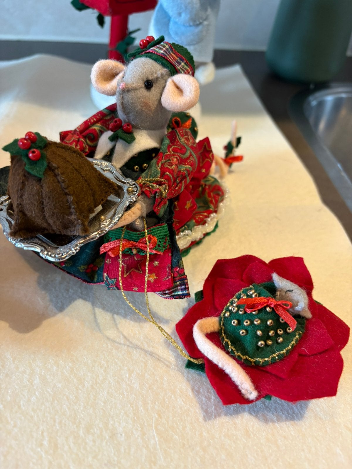 Kerstmuis met schaal eten  handgemaakt, Ophalen of Verzenden, Zo goed als nieuw
