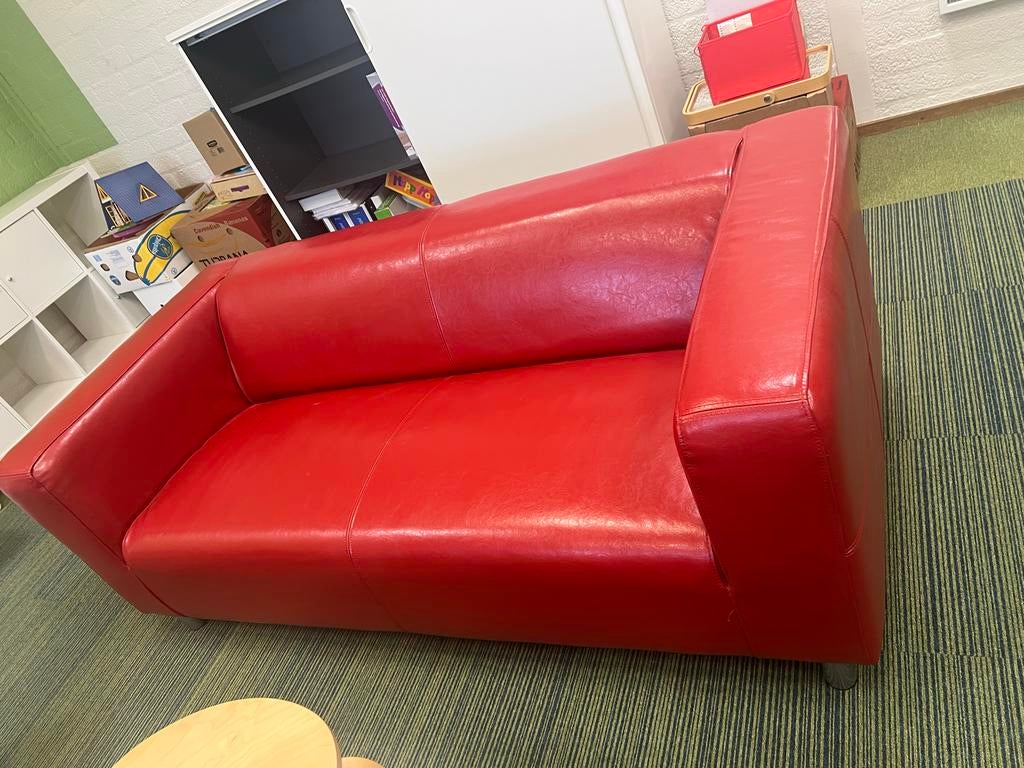 Rode (kunst)leren bank IKEA, Huis en Inrichting, Gebruikt, 150 tot 200 cm, Tweepersoons, Ophalen of Verzenden