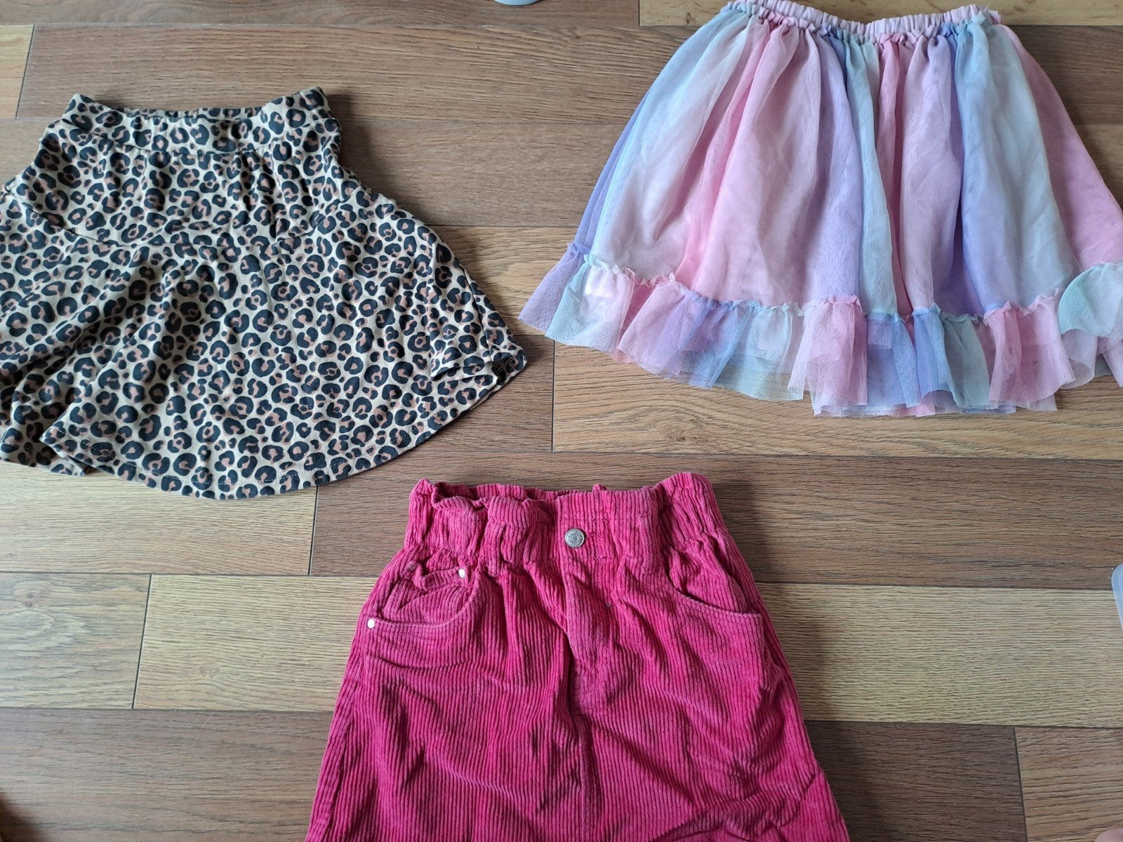 3 rokken maat 134/140 - Panterprint, roze rib en regenboog, Gebruikt, Meisje, Ophalen of Verzenden, Jurk of Rok