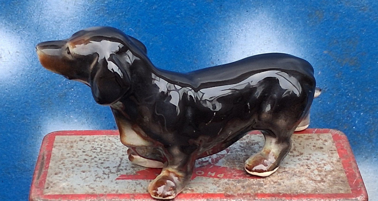 Teckel. Porselein. Vintage.  15/7.5 cm., Ophalen, Zo goed als nieuw, Hond of Kat, Beeldje of Figuurtje