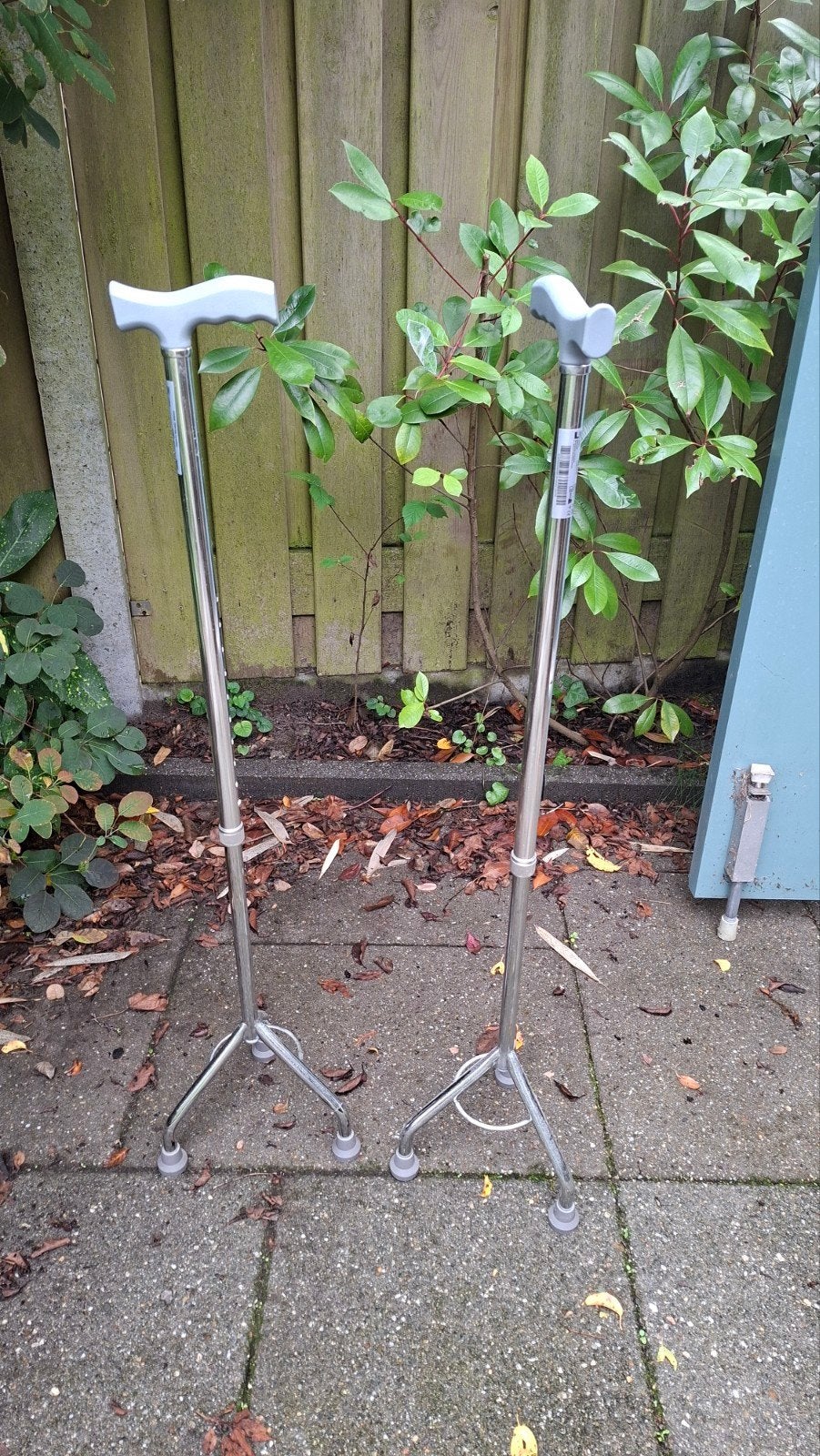 2 driepoot wandelstokken (per stuk of set), Diversen, Ophalen, Verstelbaar, Gebruikt