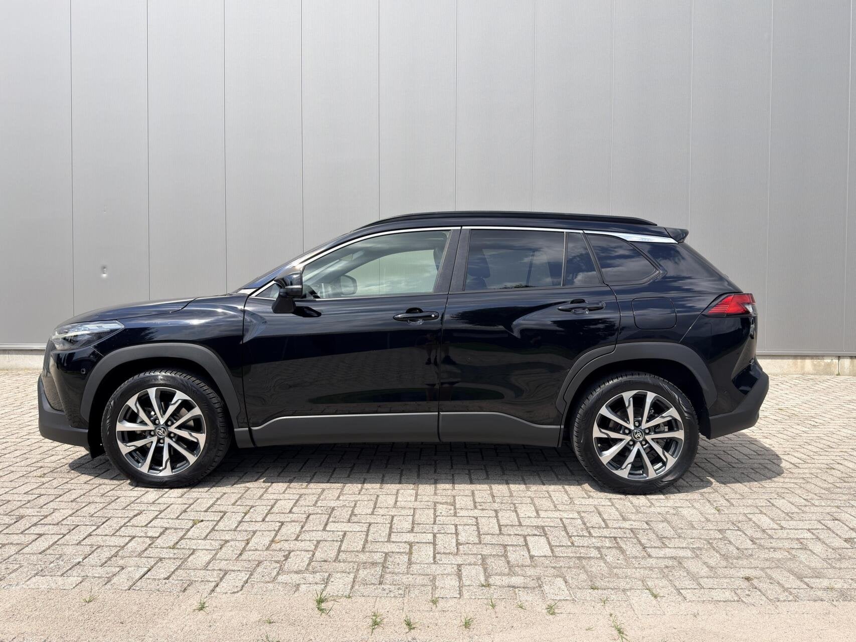 Toyota Corolla Cross 2.0 HP Hybrid Launch Edition 1e Eig|Dea, Gebruikt, 4 cilinders, Met garantie (alle), Zwart