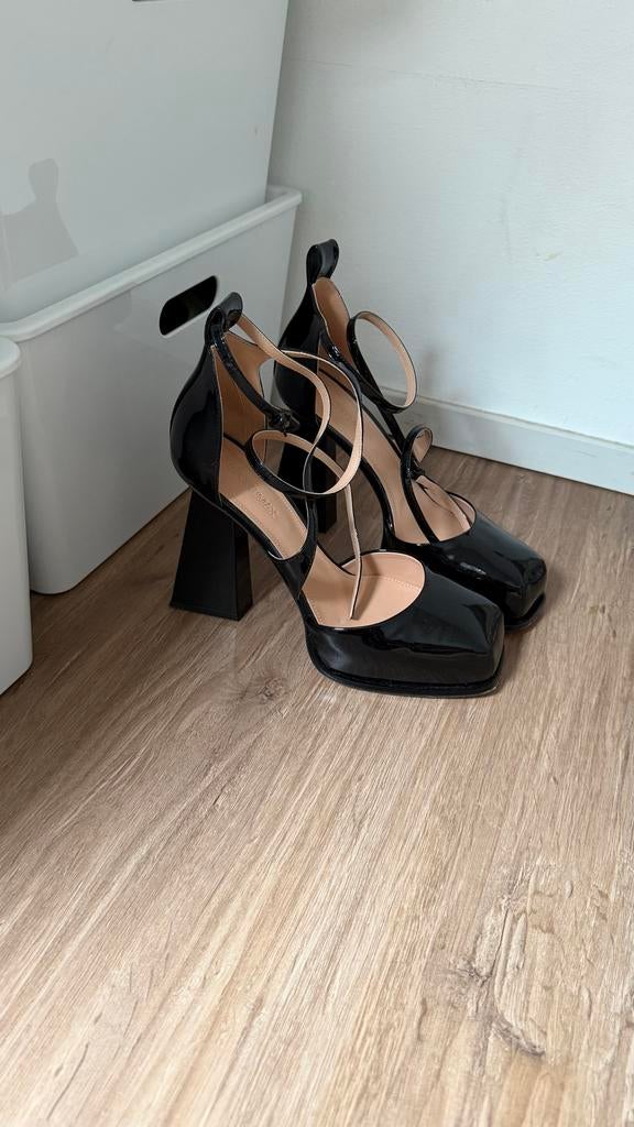 Sportmax Max Mara lakleren pumps met bijzondere hak 39, Pumps, Zwart, Ophalen of Verzenden, Zo goed als nieuw