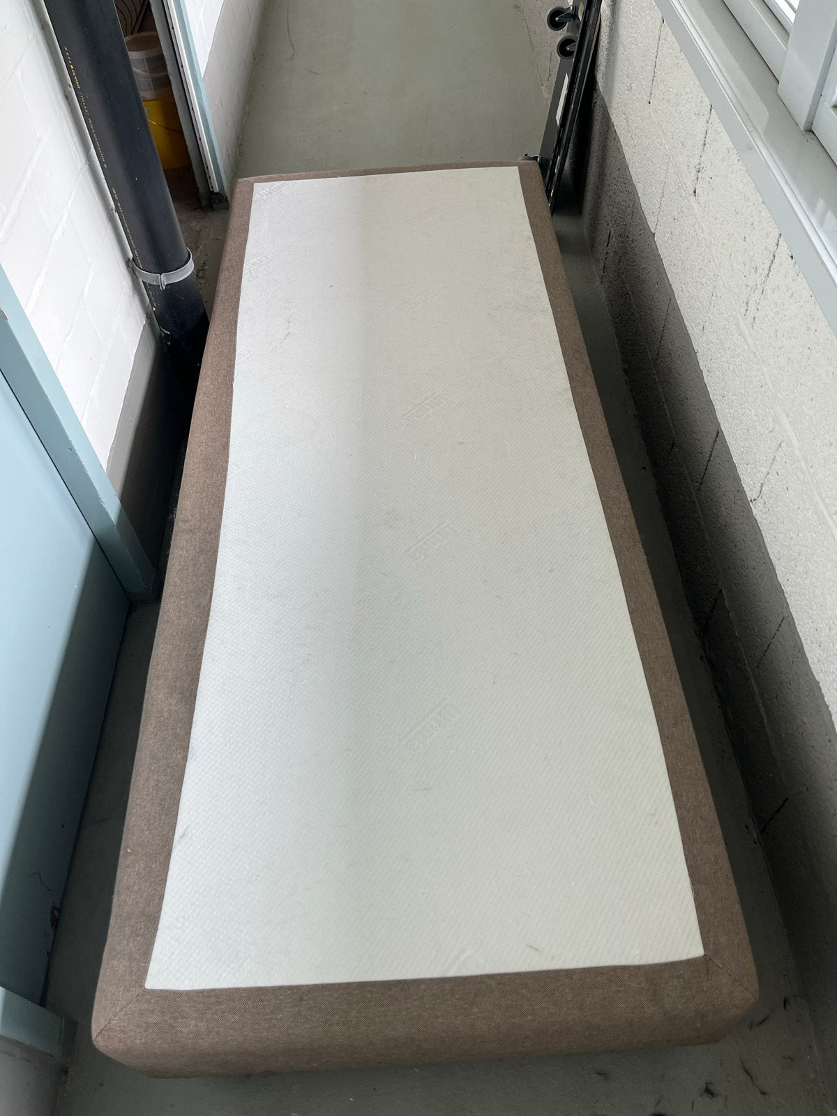 Boxspring onderstel 140x70cm bruin, Ophalen, Gebruikt, Bruin, 190 cm of minder