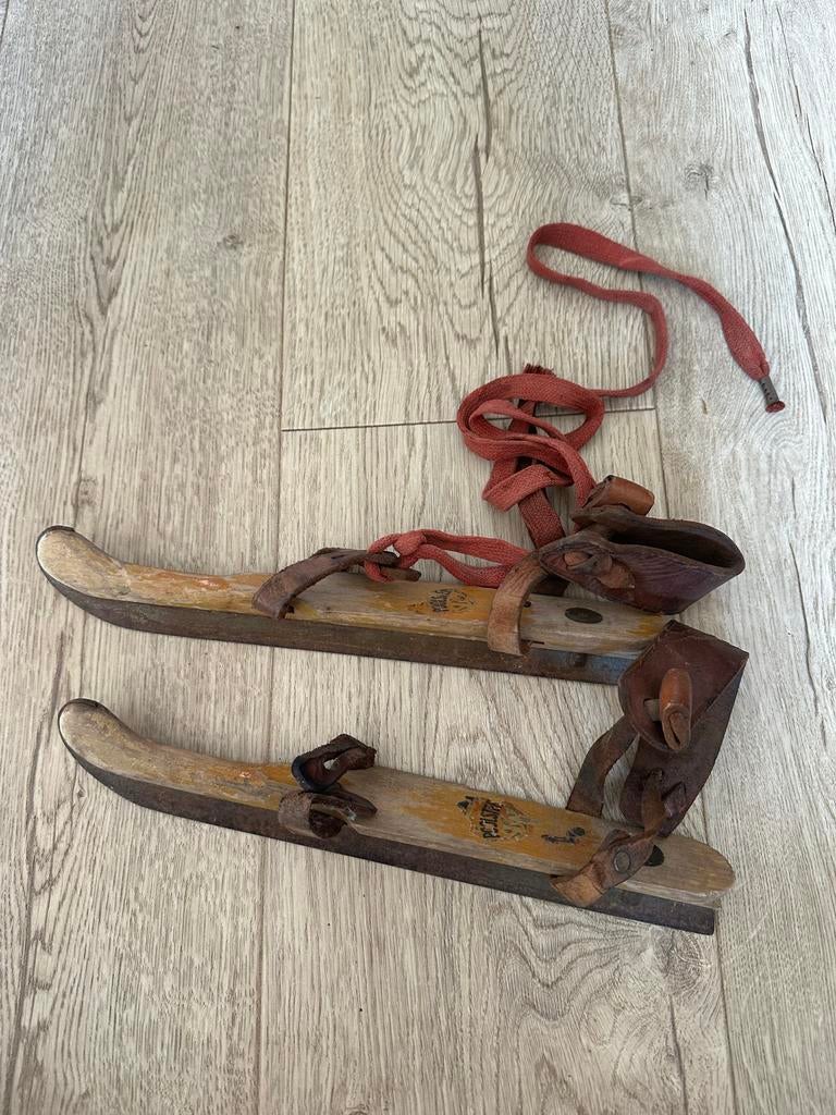 Antieke houten schaatsen met leren bindingen, Sport en Fitness, Schaatsen, Ophalen of Verzenden, Gebruikt, Friese doorlopers, Overige merken