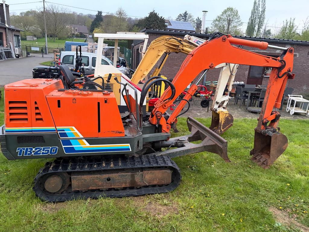 Takeuchi TB250 - joysticks/zeer goed, Zakelijke goederen, Machines en Bouw | Kranen en Graafmachines, Graafmachine, Ophalen of Verzenden