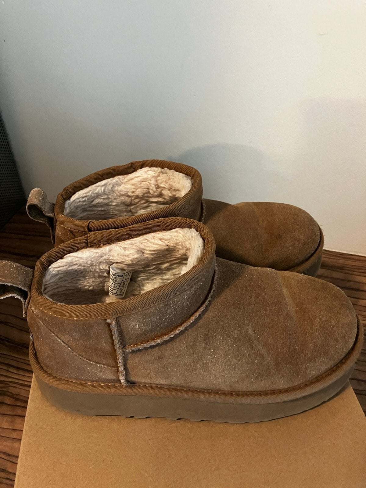 UGG Kids Classic Mini Platform Laarzen Maat 35. Kleur cognac, Kinderen en Baby's, Kinderkleding | Schoenen en Sokken, Gebruikt