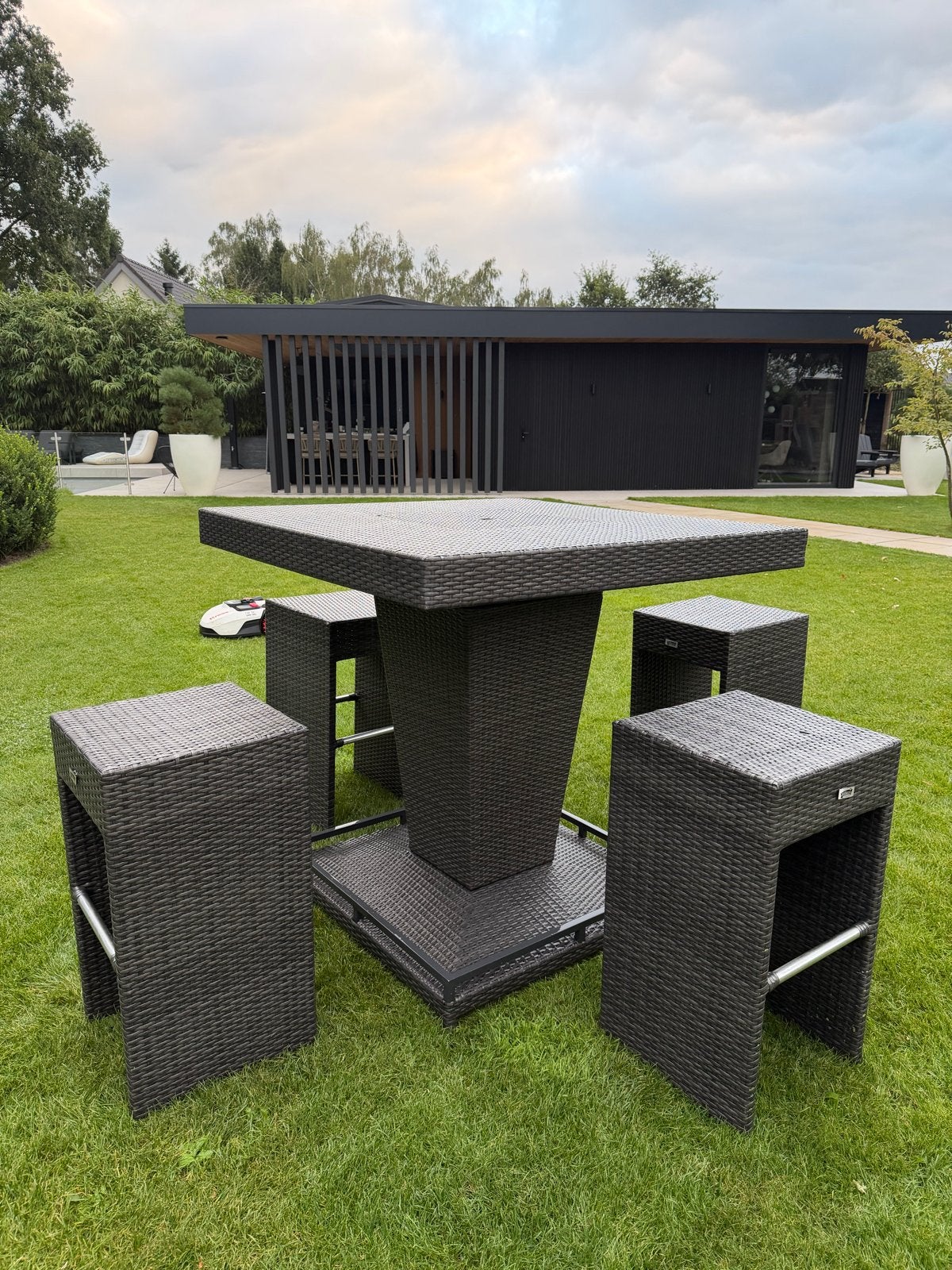 Tuinset met hoge tafel en 4 barkrukken. Grote bar/statafel, Ophalen, 4 zitplaatsen, Gebruikt, Eettafel
