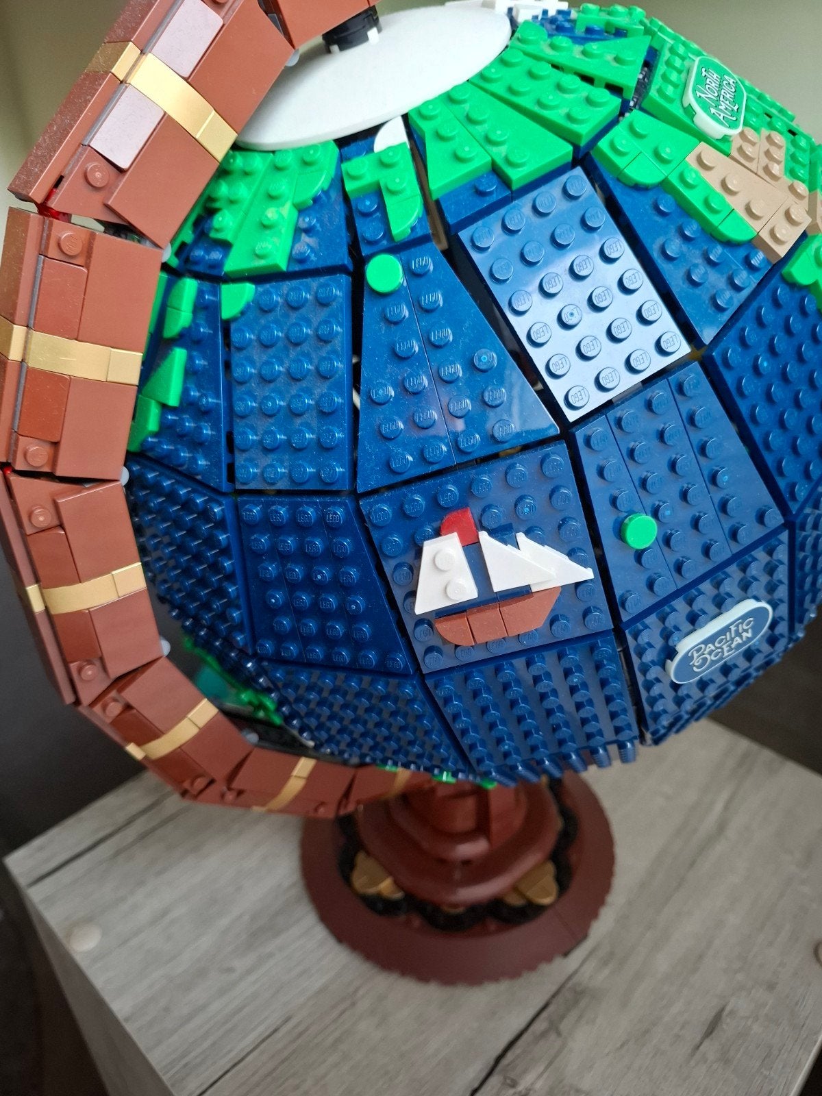 Lego The Globe Wereldbol #21332 -Compleet met doos en boekje, Kinderen en Baby's, Speelgoed | Duplo en Lego, Compleet, Lego, Ophalen of Verzenden