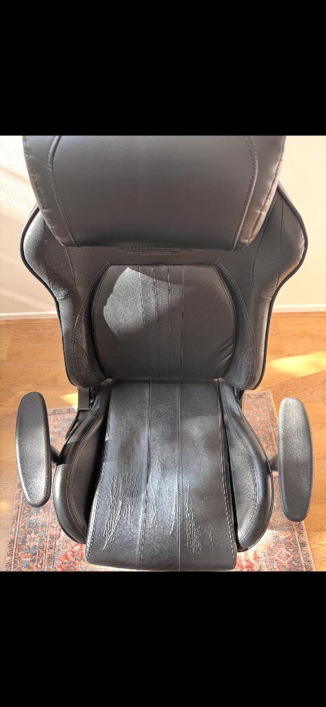 Gaming desk and chair, Ophalen, Zo goed als nieuw