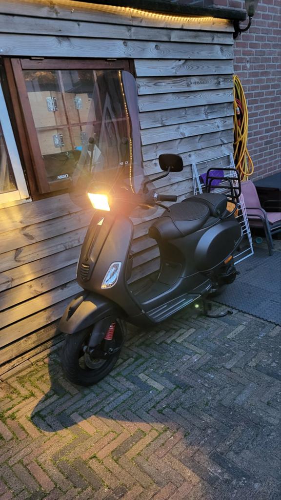Vespa Snor Scooter 4-takt - Bouwjaar 2014, Fietsen en Brommers, Snorfietsen en Snorscooters, Ophalen, Gebruikt, Benzine, Vespa