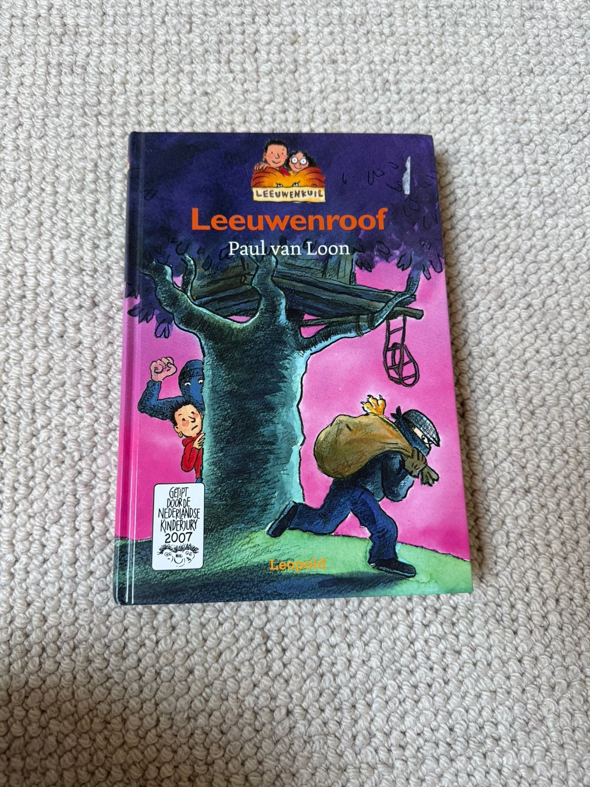 Paul van Loon - Leeuwenroof, Boeken, Kinderboeken | Jeugd | onder 10 jaar, Ophalen, Fictie algemeen, Paul van Loon, Zo goed als nieuw