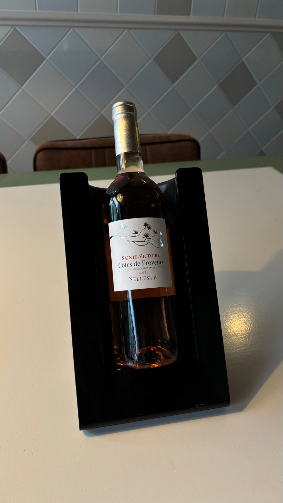 Stijlvolle zwarte wijnkoeler voor één fles, Ophalen, Kunststof, Zo goed als nieuw, Minder dan 5 flessen