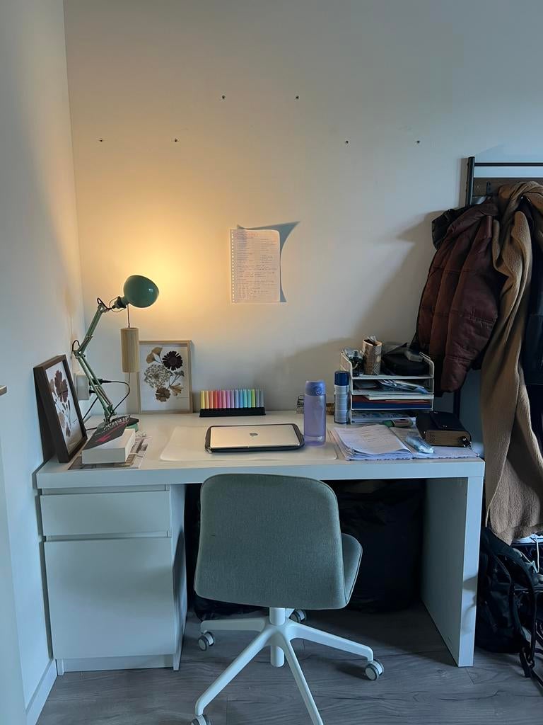 MALM bureau, Huis en Inrichting, Bureaus, Ophalen, Gebruikt