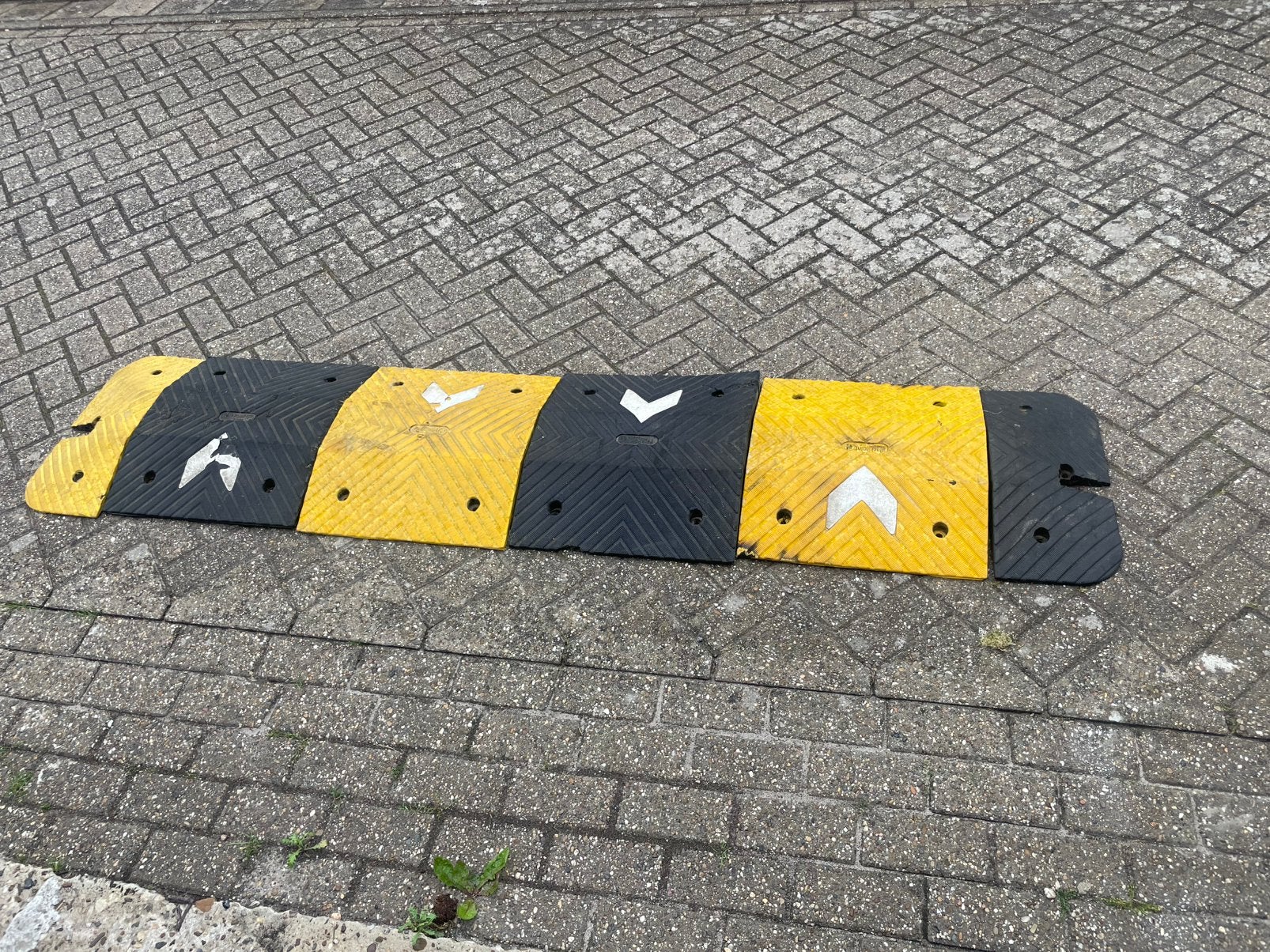 Verkeers drempel 2.50 x 0.55 m, Ophalen, Gebruikt