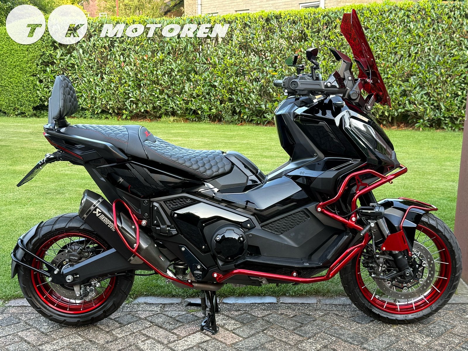 ⭐️ CUSTOM Honda XADV 750 BLACK / CANDY RED TK SPECIAL ! BTW, 750 cc, Occasion, Motorrijbewijs A, Bedrijf
