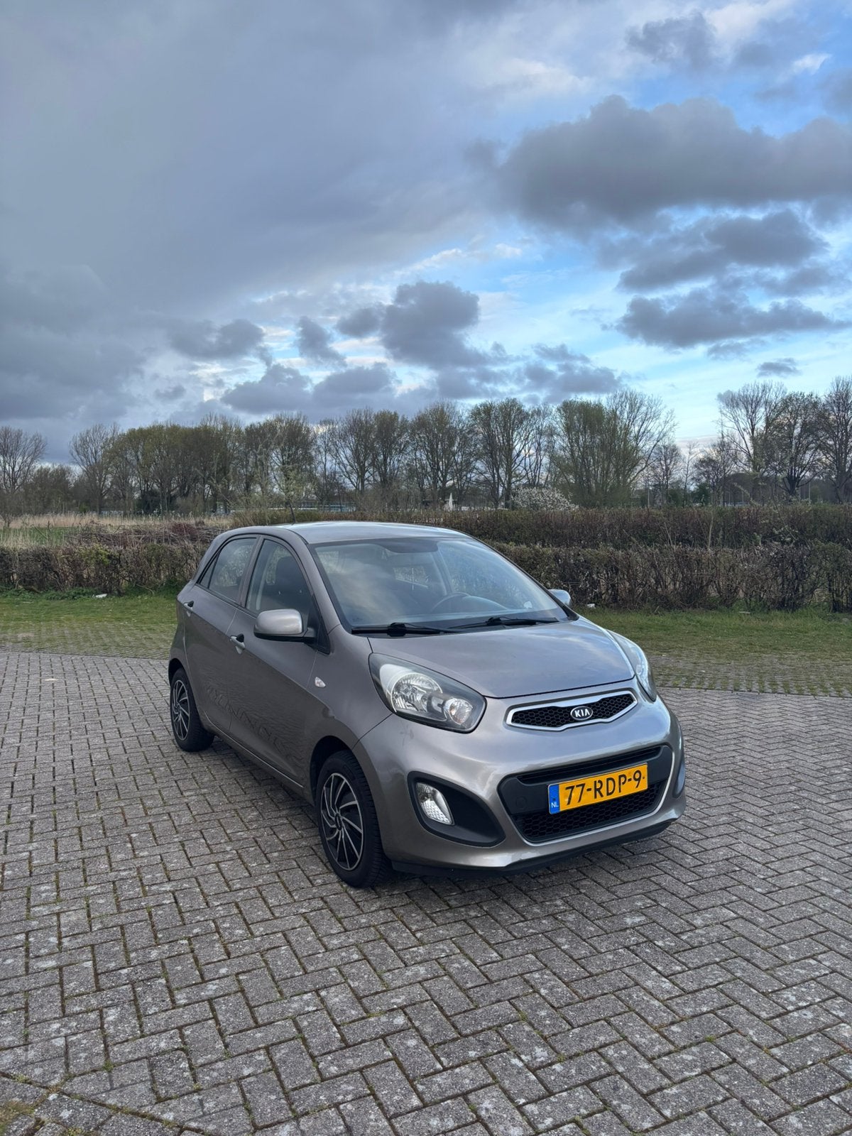 Kia Picanto 1.0 Cvvt 5-DRS 2011 Grijs, Auto's, Voorwielaandrijving, 400 kg, Origineel Nederlands, 24 km/l