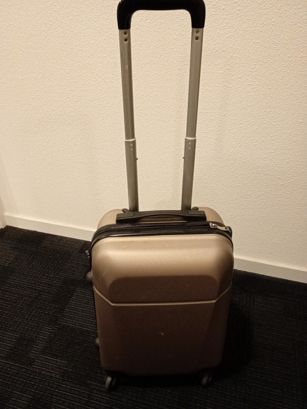 Handbagage koffer 50x35x20 cm met wieltjes en trekstang, Ophalen of Verzenden, Gebruikt, Wieltjes