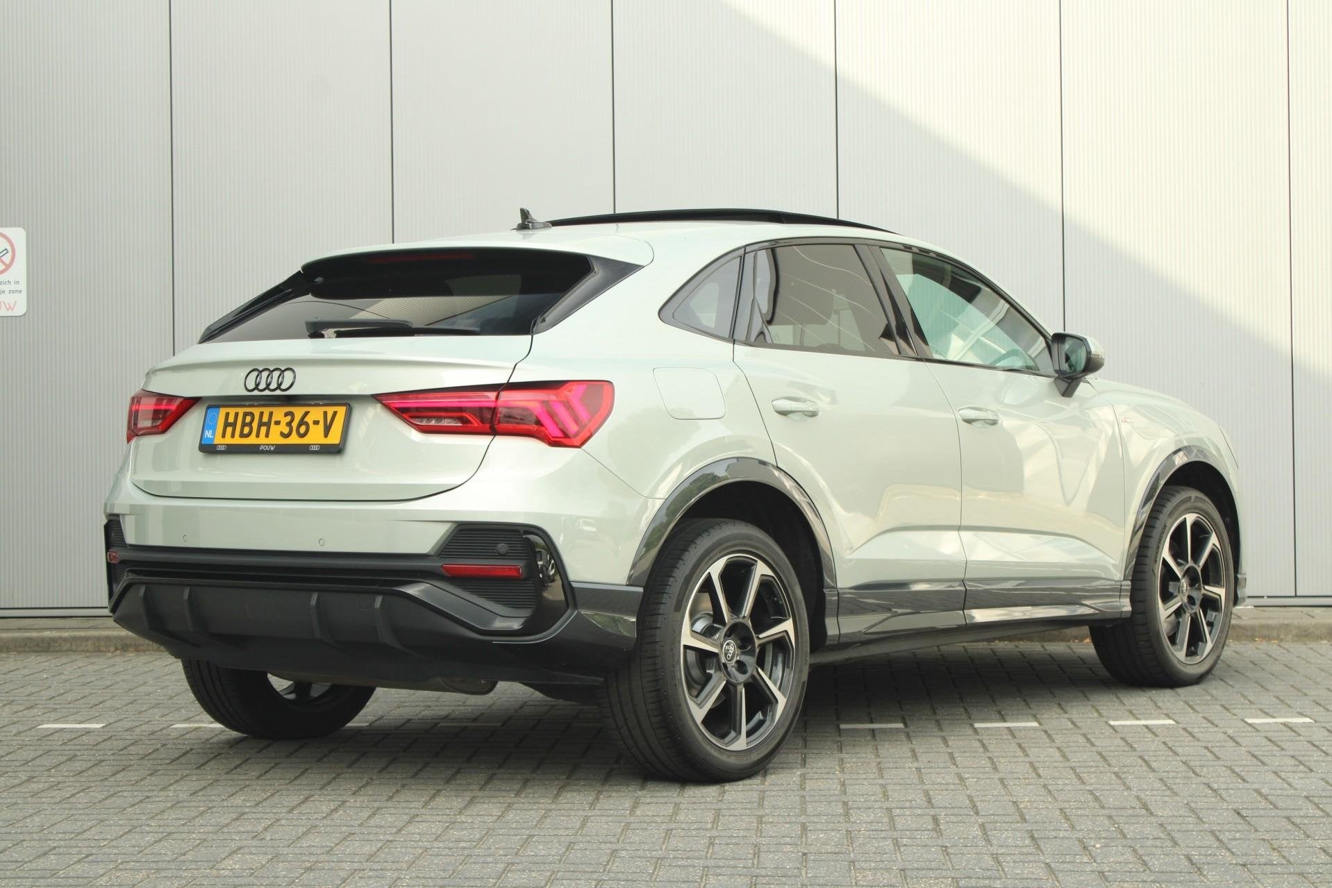 Audi Q3 Sportback 45 TFSIe 245pk S Edition | Panoramadak | T, Auto's, 12 maanden, Gebruikt, Hybride Elektrisch/Benzine, 13 kWh
