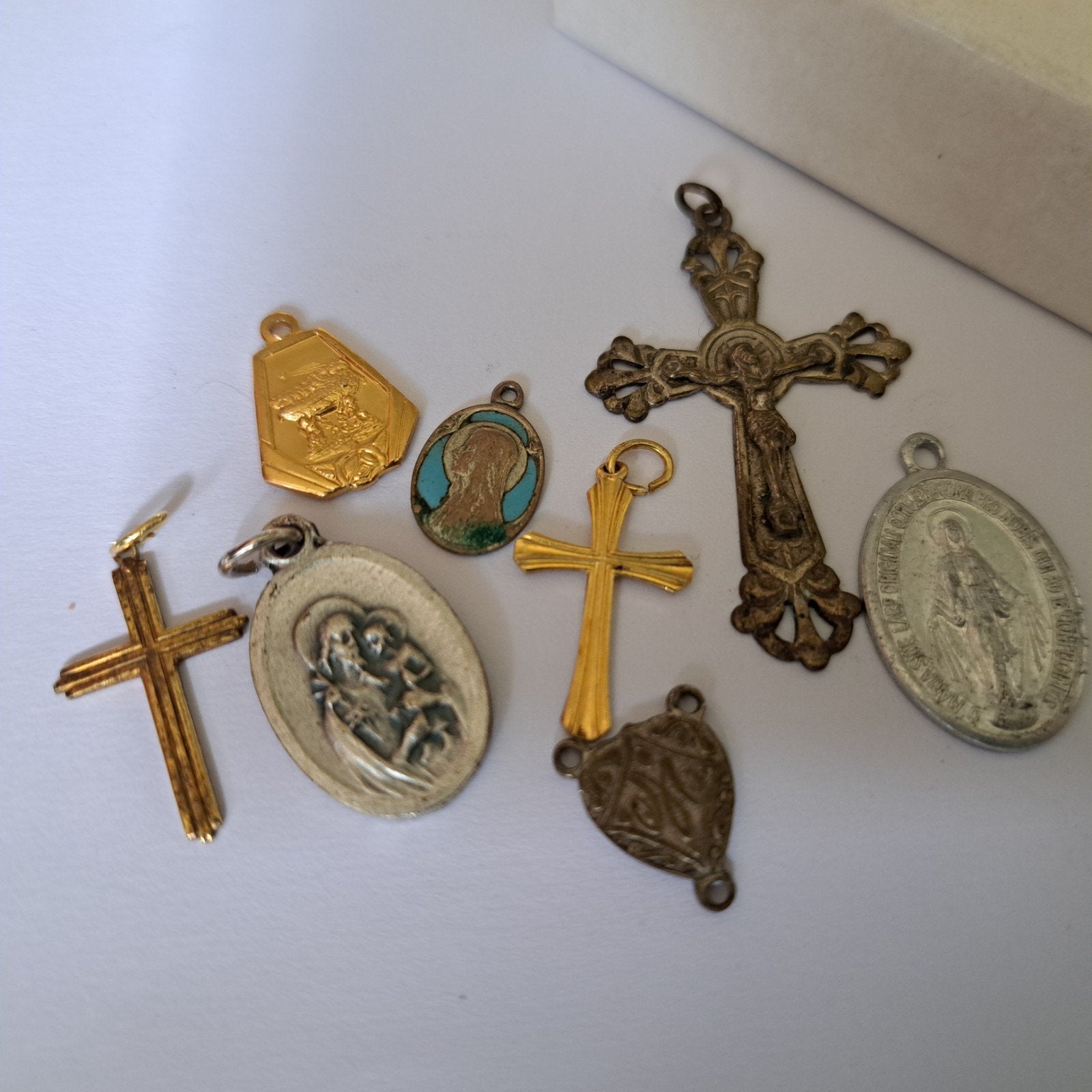 Oude medailles etc religie, Antiek en Kunst, Verzenden