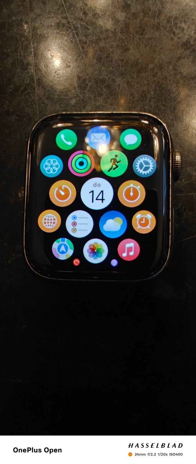 Foto 4 van iPad, Apple Watch en diverse armbanden