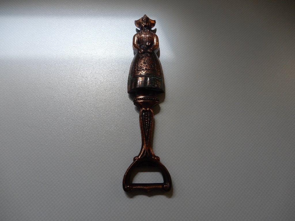 flessenopener, oud, van koper, meisje klederdracht, Ophalen of Verzenden