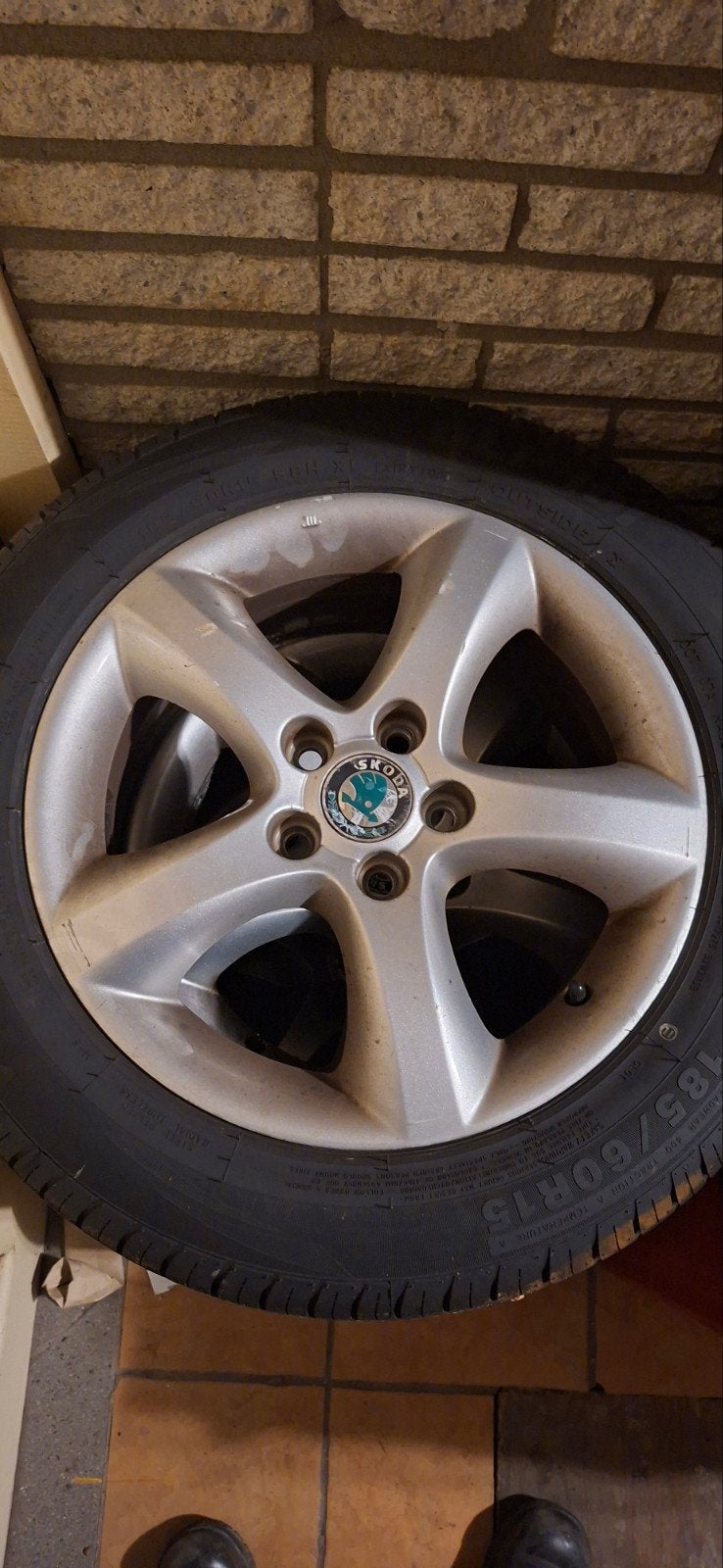 Skoda velgen met nieuwe banden 185/60R15, Ophalen of Verzenden, Nieuw