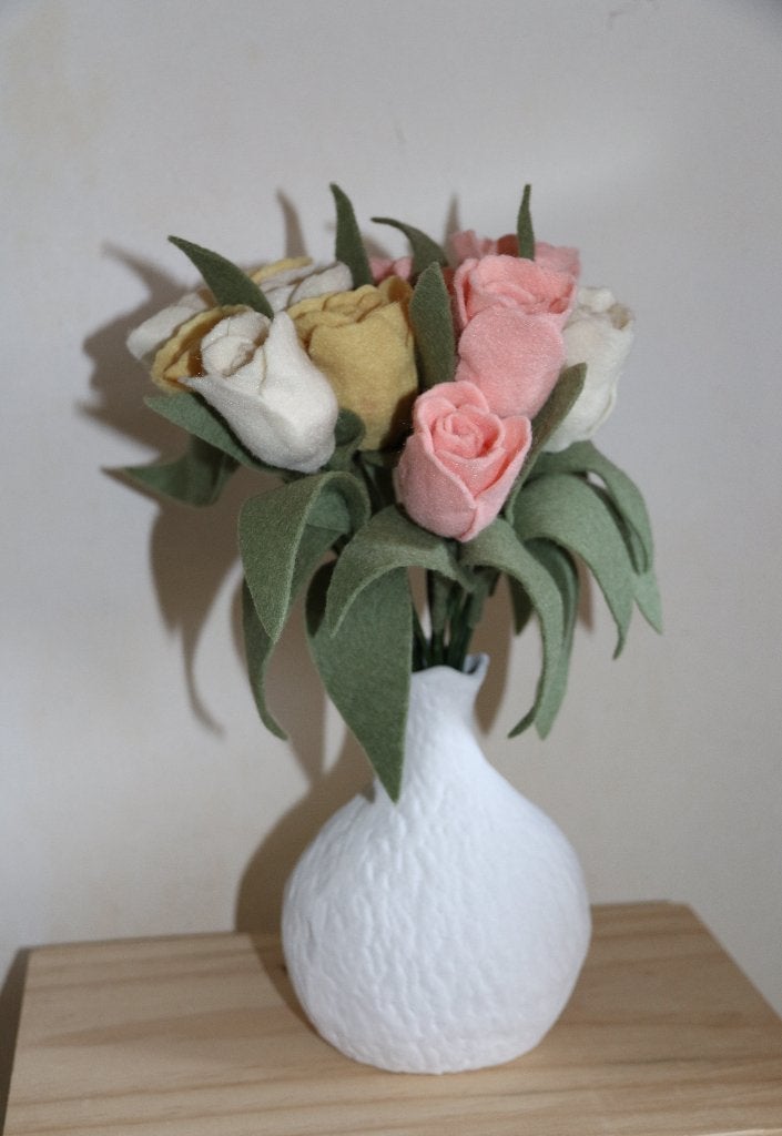 Bloemen van Vilt 04, Hobby en Vrije tijd, Ophalen of Verzenden, Zo goed als nieuw, Boek of Patroon, Wolvilt