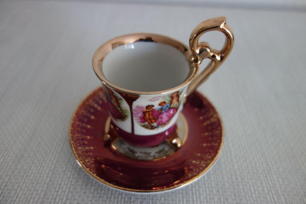 Kop en schotel thee klassiek porselein, Huis en Inrichting, Keuken | Servies, Ophalen of Verzenden, Zo goed als nieuw, Overige stijlen