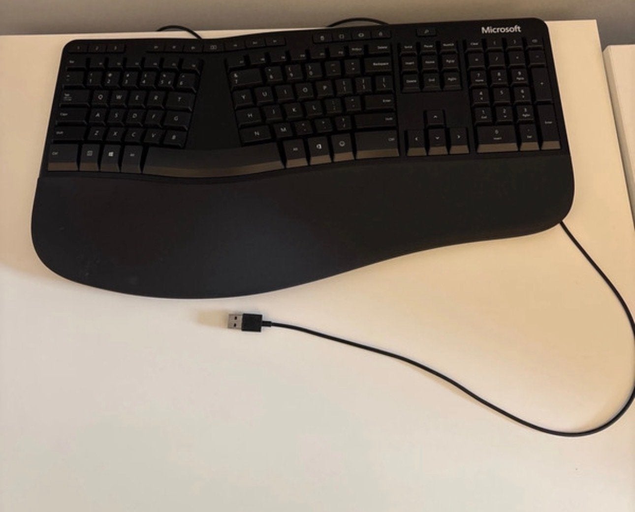 Microsoft Ergonomisch Toetsenbord - Bedraad, Qwerty, Ergonomisch, Ophalen of Verzenden, Zo goed als nieuw, Qwerty