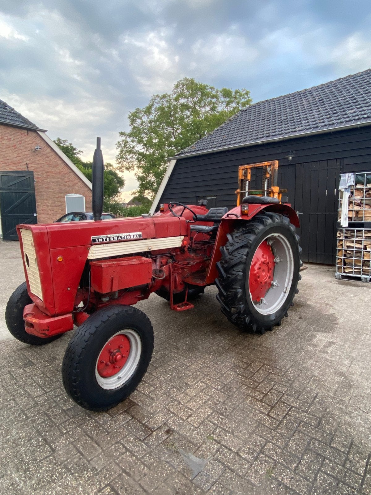 International 624 tractor met hefmast, Zakelijke goederen, Agrarisch | Tractoren, Ophalen, Gebruikt, Tot 80 Pk, Case IH