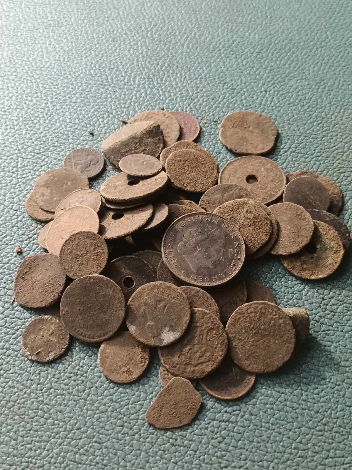 Bodemvondst lot 60 stuks veelal Belgisch 19 e eeuw., Ophalen of Verzenden, Vóór koninkrijk, Overige waardes