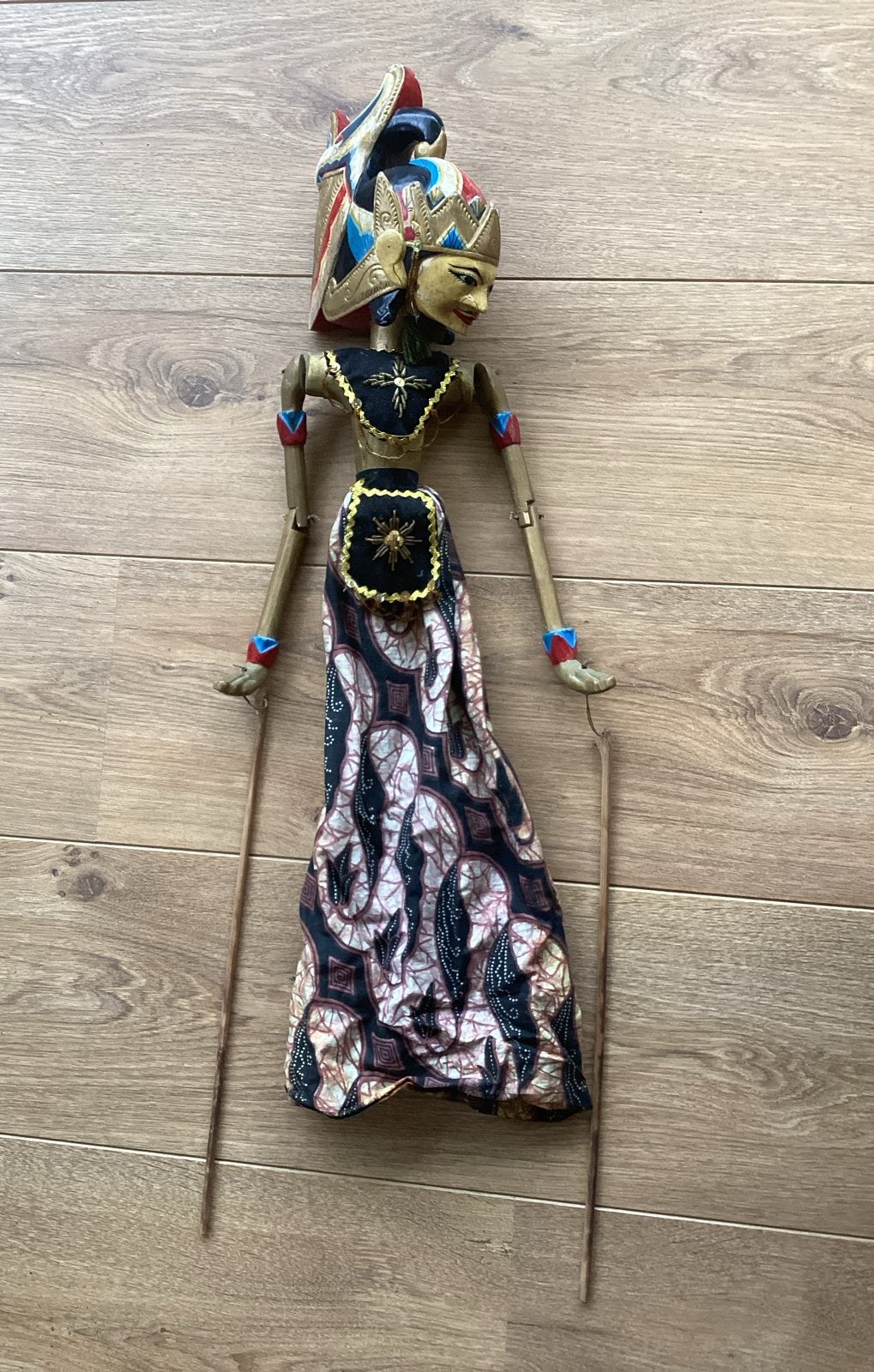 Indonesische Wayang Golek pop - Handgemaakt houten poppenspe, Hout, Handgemaakt, Ophalen of Verzenden, Indonesië