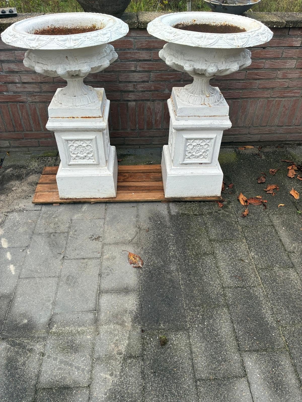 Grote gietijzeren bloempotten op sokkel - Set van 2, Ophalen