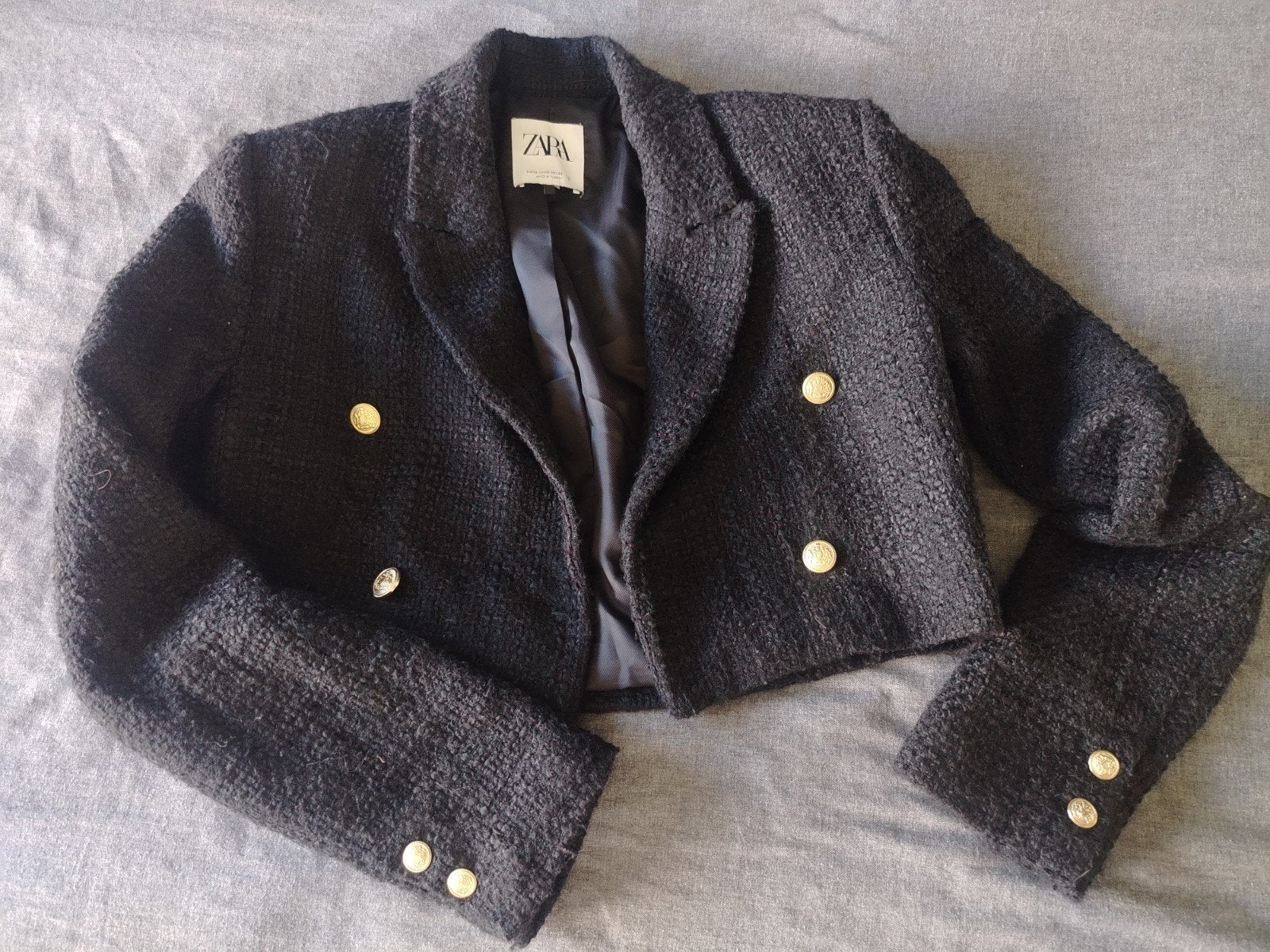 Zara Cropped Tweed Jasje Zwart met Gouden Knopen, Kleding | Dames, Ophalen of Verzenden, Zo goed als nieuw, Jasje, Maat 34 (XS) of kleiner