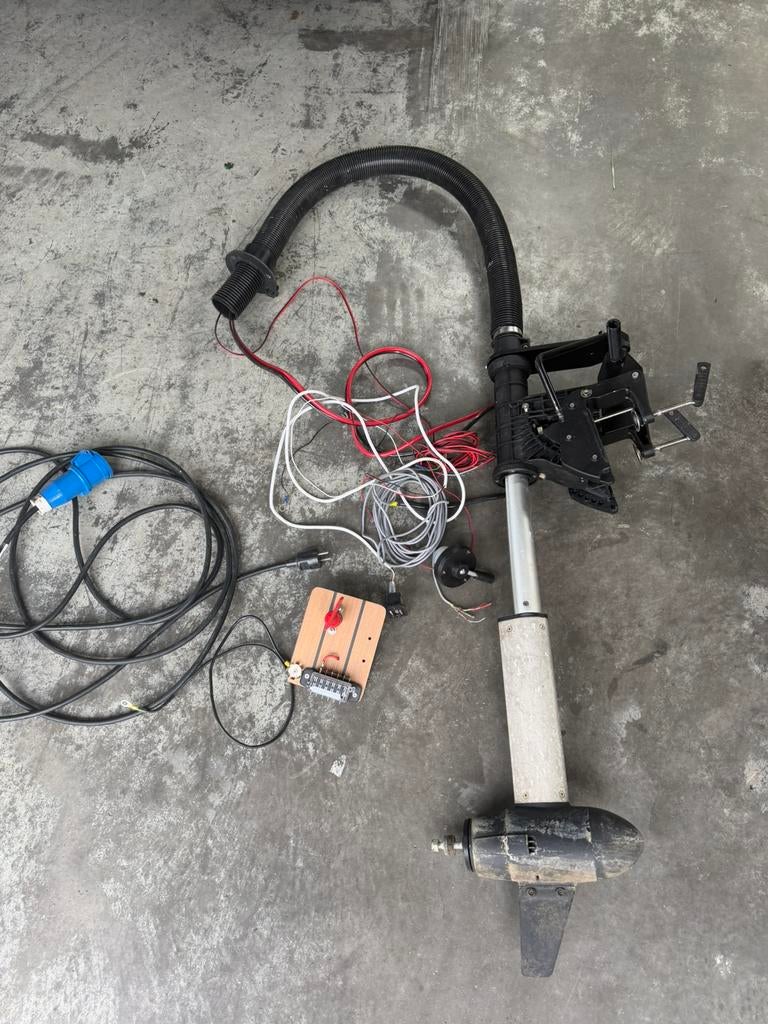 Elektrische buitenboordmotor, complete set incl accu’s, Ophalen, Gebruikt, 5 tot 10 pk, Elektrische start