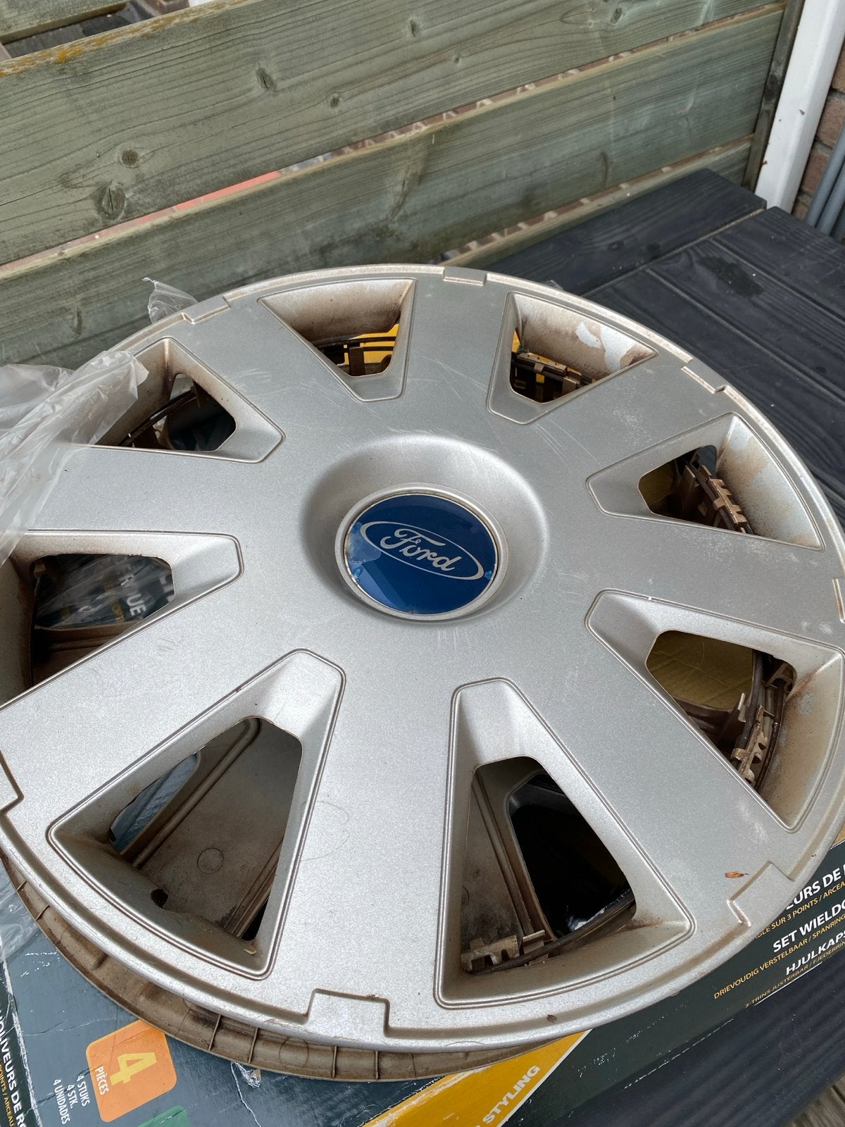 Set van 4 Ford wieldoppen 4M51-1000-EB, Auto diversen, Wieldoppen, Ophalen of Verzenden, Gebruikt