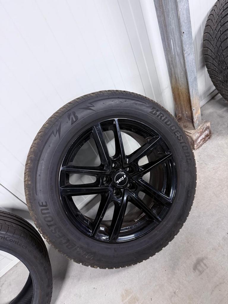 Audi Q3 Velgen met Bridgestone Winterbanden 215/65R17, Auto-onderdelen, Banden en Velgen, Ophalen, Banden en Velgen, 17 inch, Winterbanden