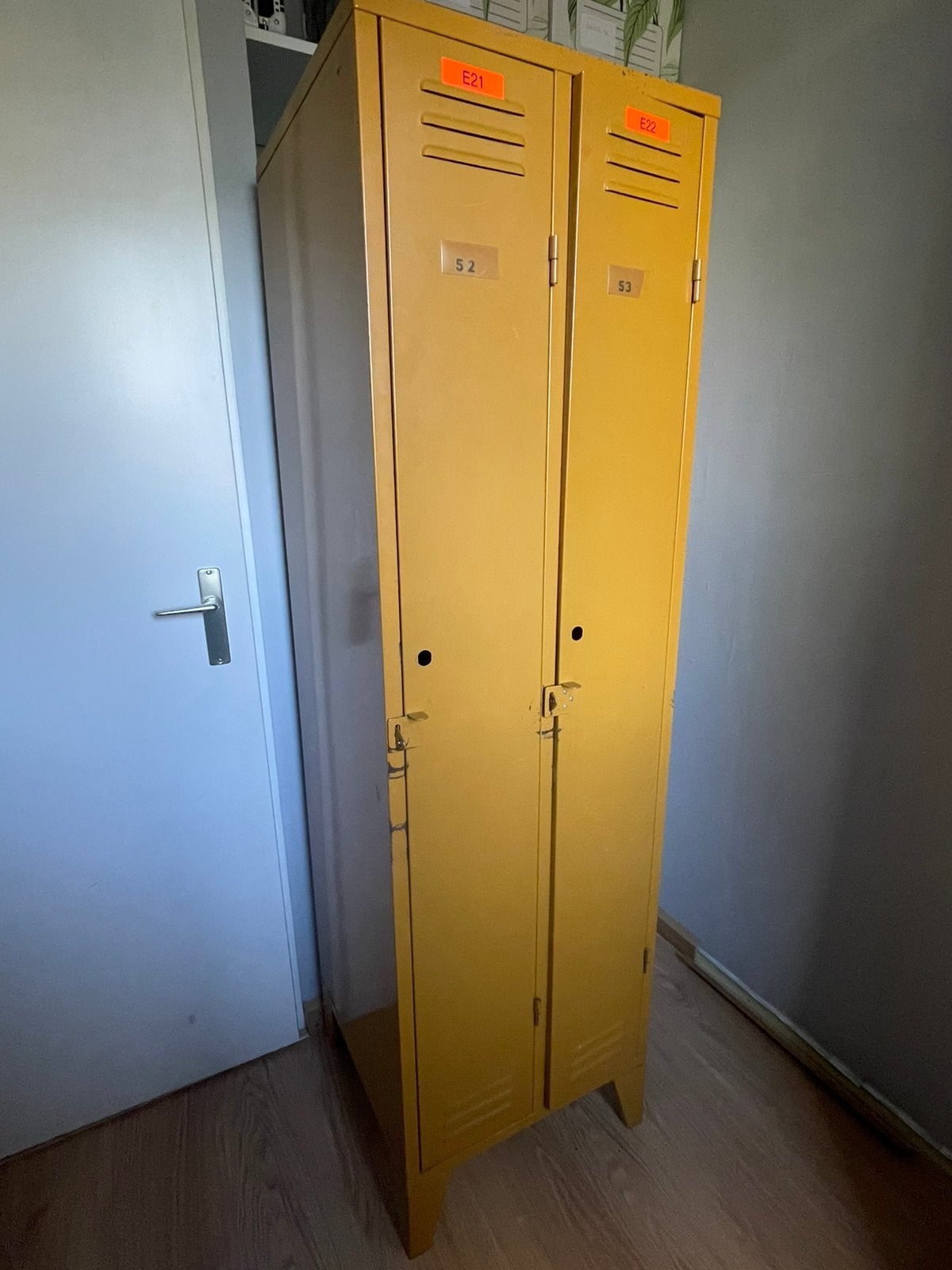 Okergele lockerkast, Huis en Inrichting, Kasten | Lockerkasten, Ophalen, Gebruikt