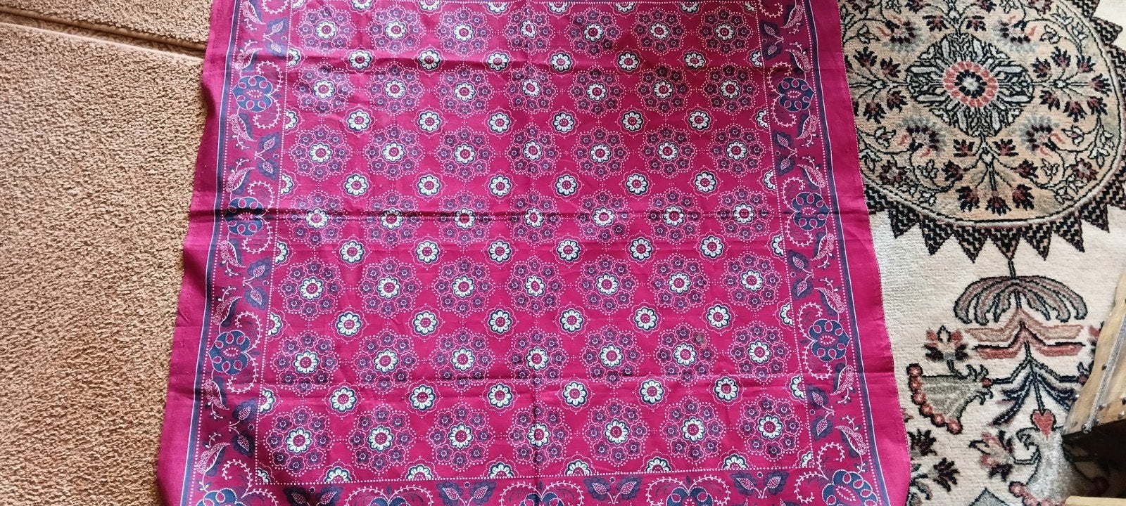 Boeren* tafelkleed rood/blauw 88 x 85 cm, Ophalen of Verzenden, Gebruikt, Rechthoek, Binnen
