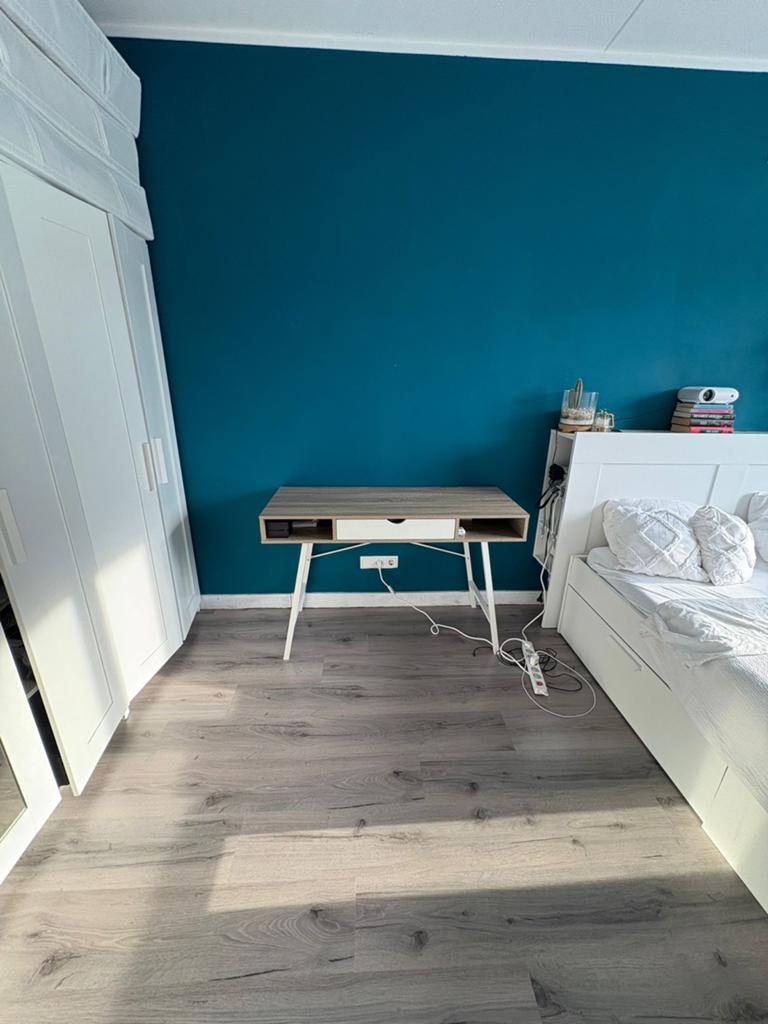 Modern bureau met lade en opbergruimte, Huis en Inrichting, Bureaus, Overige typen, Gebruikt, Met lades, Spaanplaat of MDF