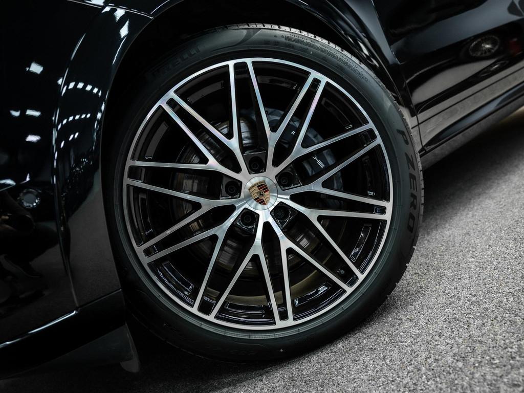 Porsche Cayenne Coupé 3.0 E-Hybrid Black Edition | Sportuit, Auto's, Porsche, Automaat, Gebruikt, 2995 cc, 4 stoelen