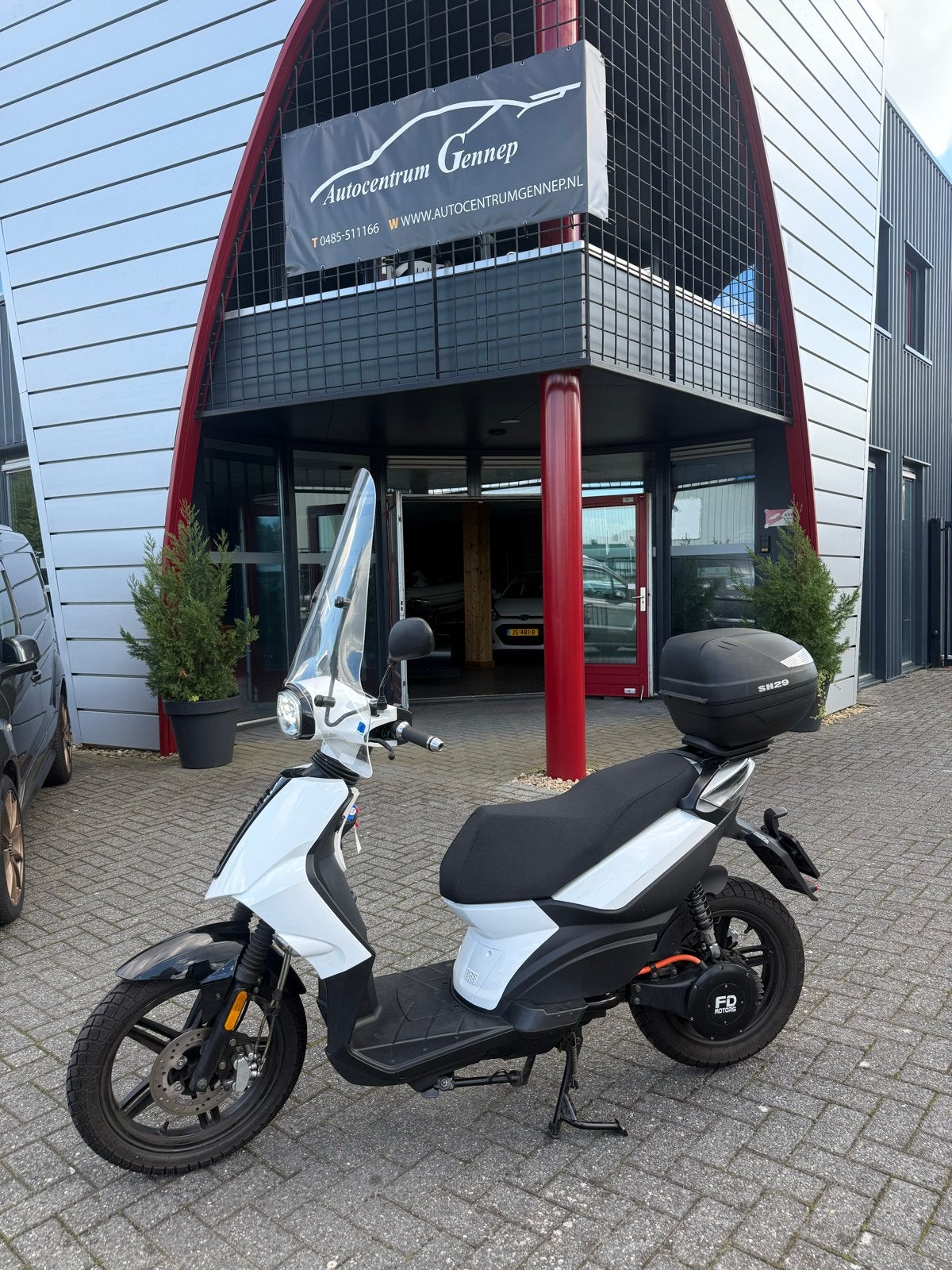 FD Motors elektrische scooter met topkoffer - Zo goed als ni, Elektrisch, M, Zo goed als nieuw, M
