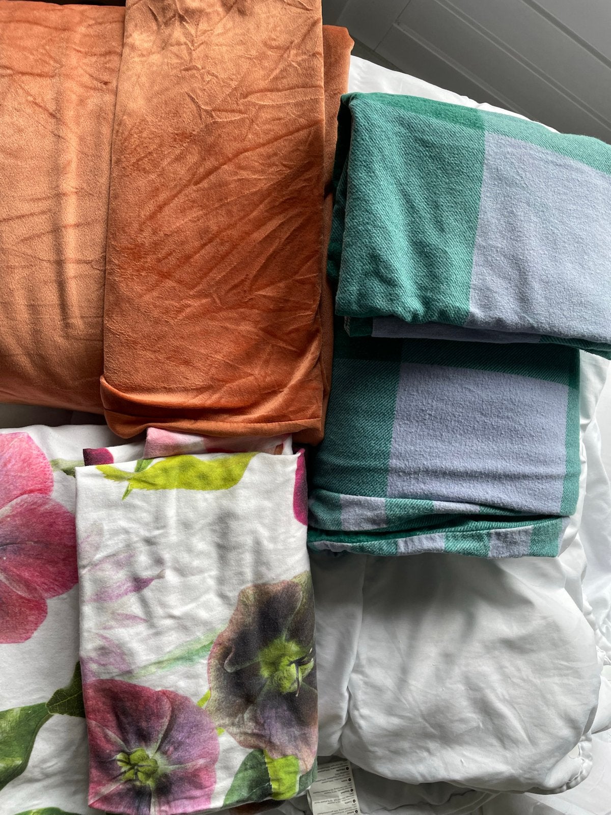 Eenpersoons dekbed met 3 hoezen (o.a. Essenza), Gebruikt, Eenpersoons, Wit, Dekbedovertrek
