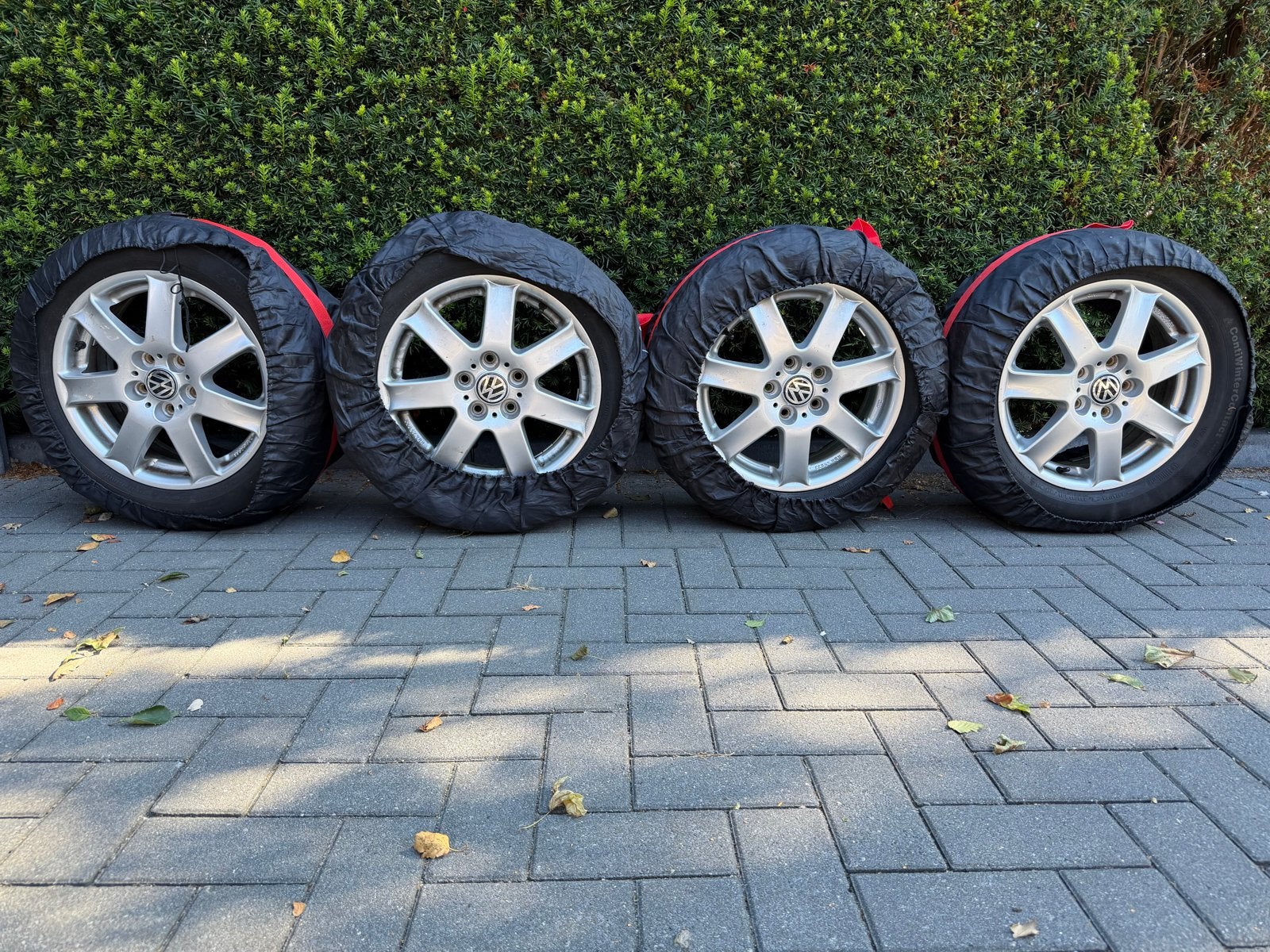 VW Velgen 16 inch met winterbanden 205/55 R16, Ophalen, Gebruikt, 16 inch, Banden en Velgen